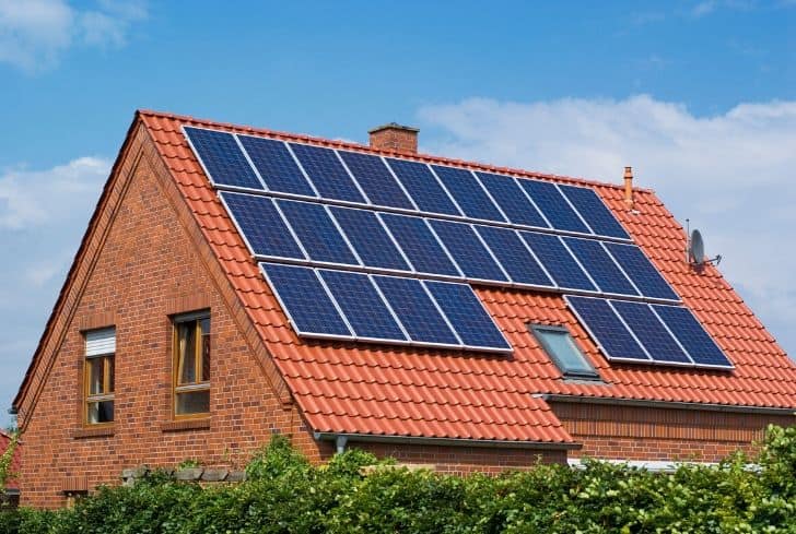 do-solar-panels-cool-your-roof-or-make-it-hotter-conserve-energy